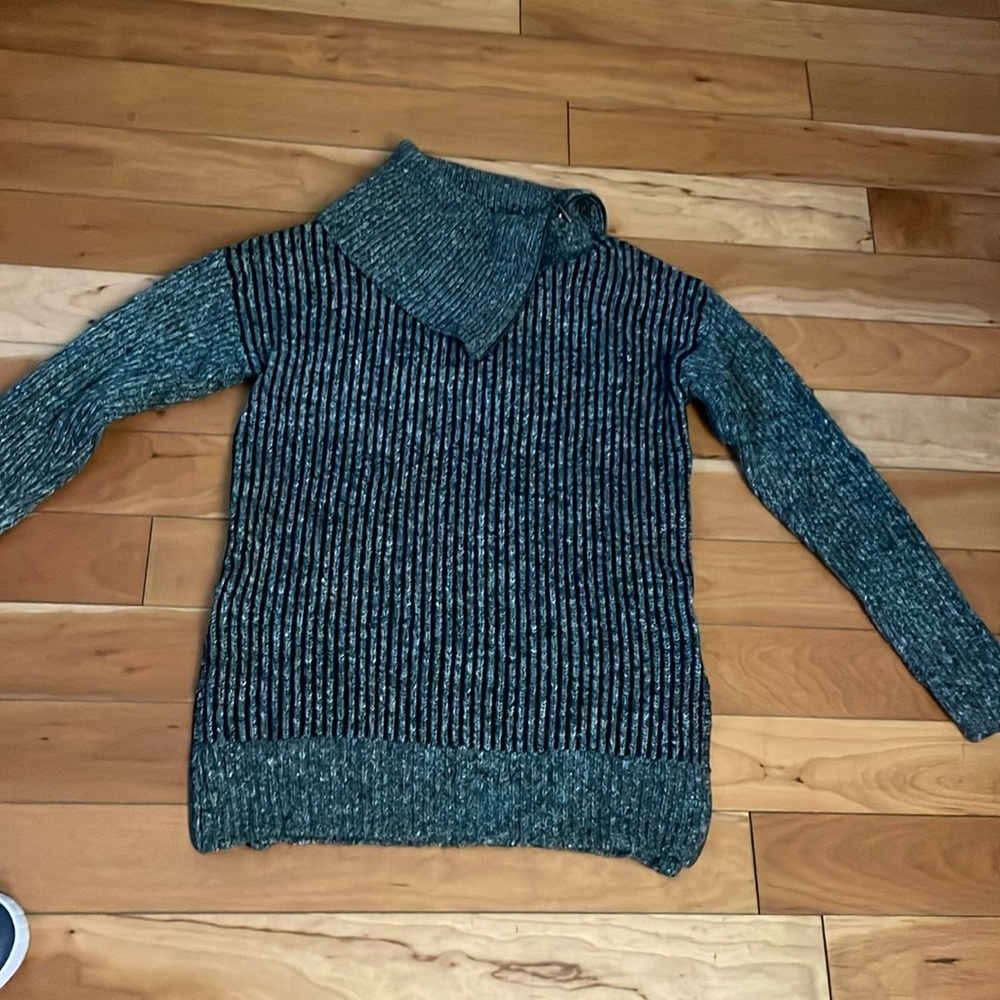 Leo & Nicole zip neck detail sweater